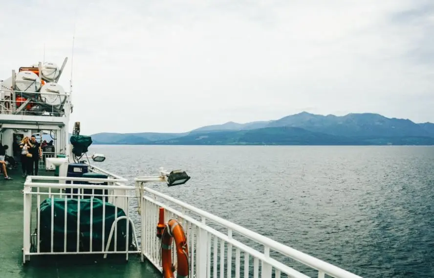 Korng Sok Unsplash Ferry pour l'île d'Arran, arrivée à Brodick