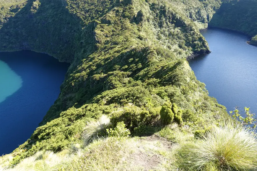 F. Weber Lacs qui se côtoient à la Caldeira de Sete Cidades
