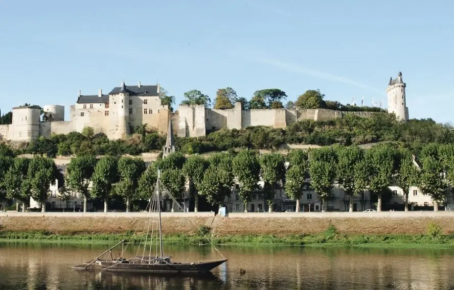 P. Saint-Jean A vélo le long de Chinon