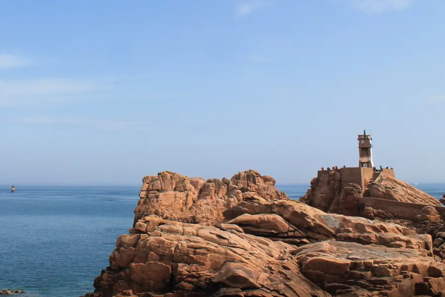 M. Coppin Phare à la pointe nord de l'île de Brehat