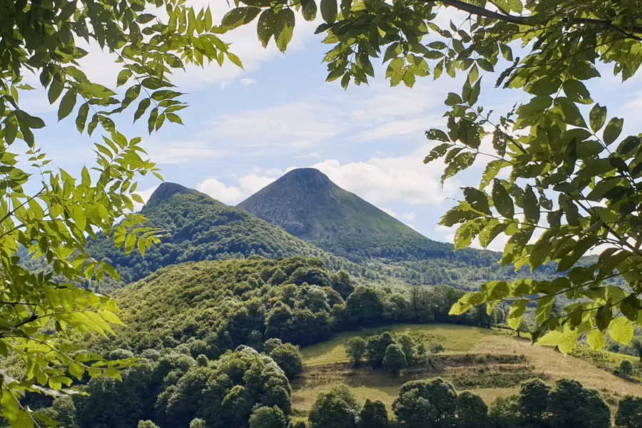 P. Saintjean Vue sur les Monts du Cantal