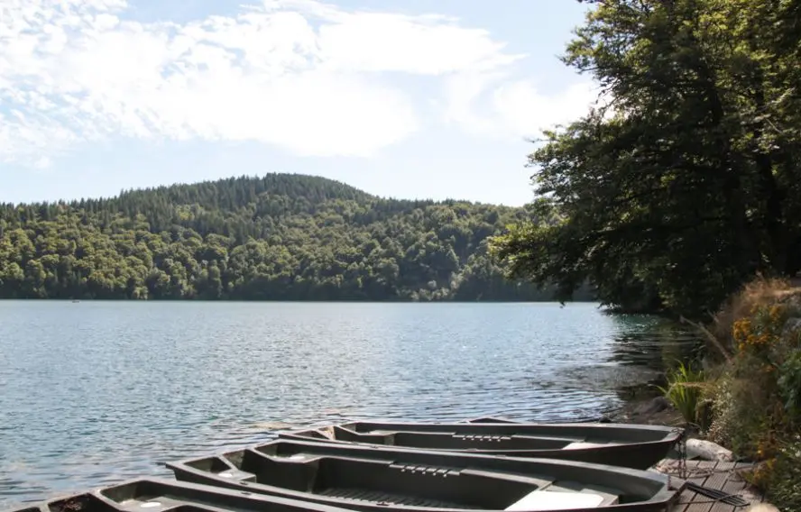 A. Nivollet Randonnée au bord du lac Pavin