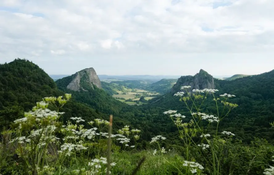 M. Coppin Vue sur les roches Tuilière et Sanadoire
