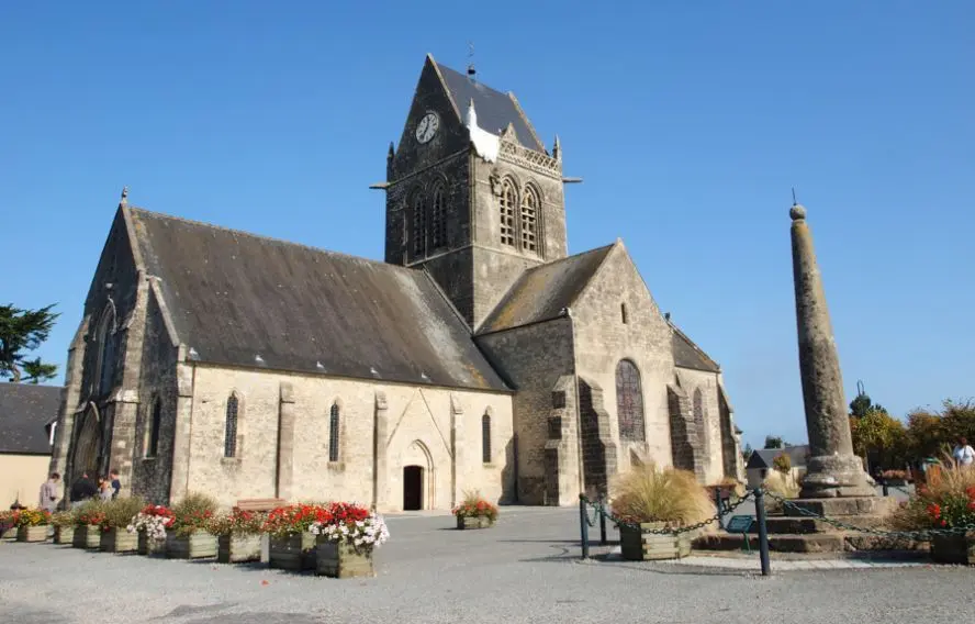 P.Saint-Jean Célèbre village de Sainte-Mére l'Eglise