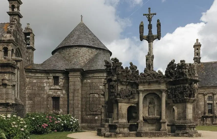 Association MonTroBreizh Calvaire de l'enclos paroissial Guimilliau, Bretagne
