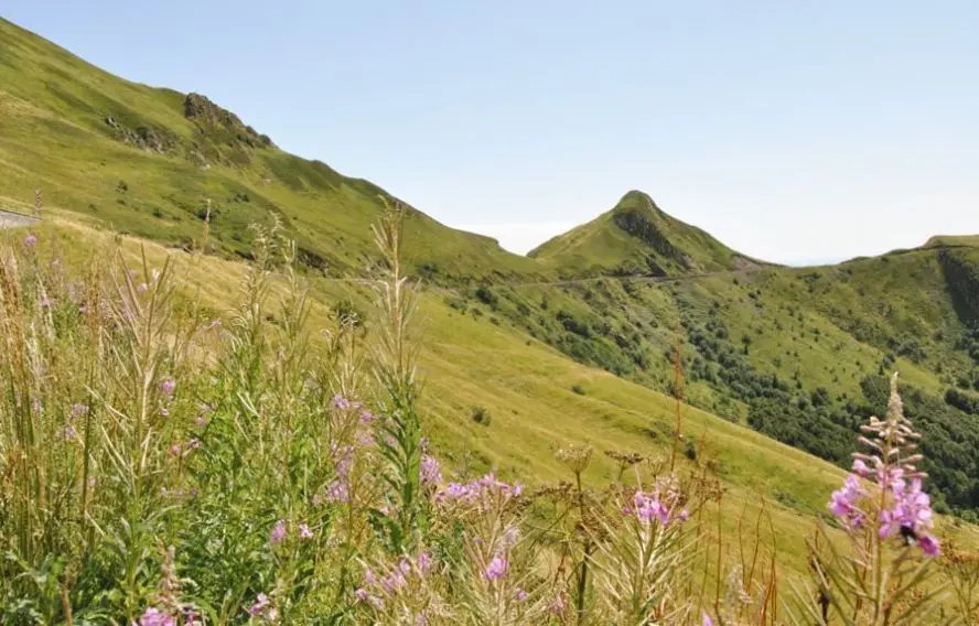 Philetdom Cantal Adobestock Relief des volcans du Cantal