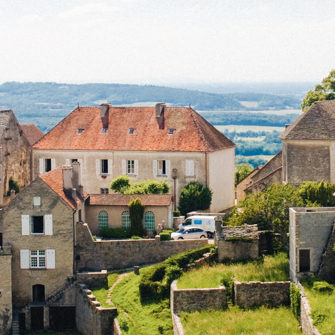richard-semik-adobestock chateau-chalon