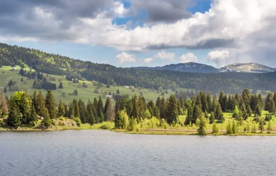 Photo Granary AdobeStock Lac des Rousses