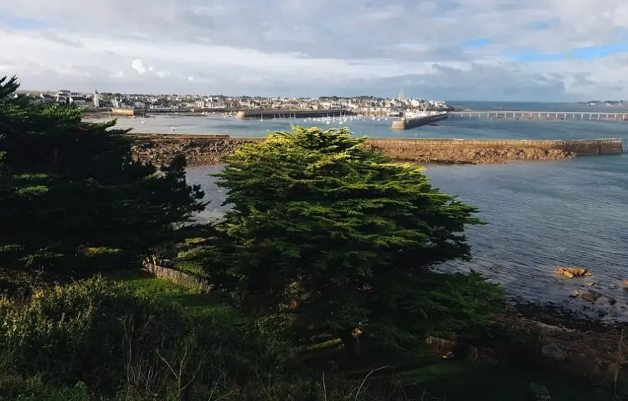 A. Bournerie Plage et port de Roscoff