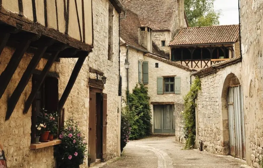 Monica Cavalletti Adobestock Issigeac, village sur votre parcours