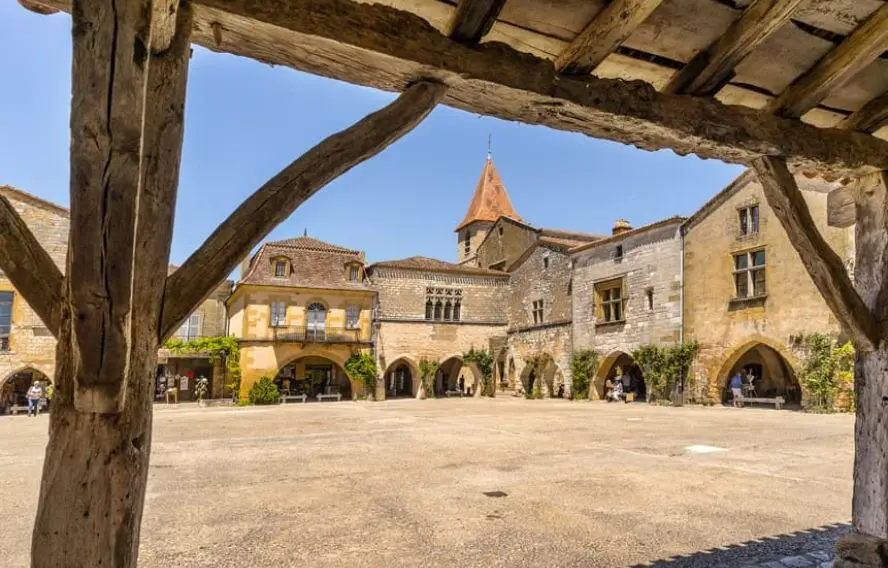 Gb27photo Adobestock Monpazier, jolie bastide du sud-ouest