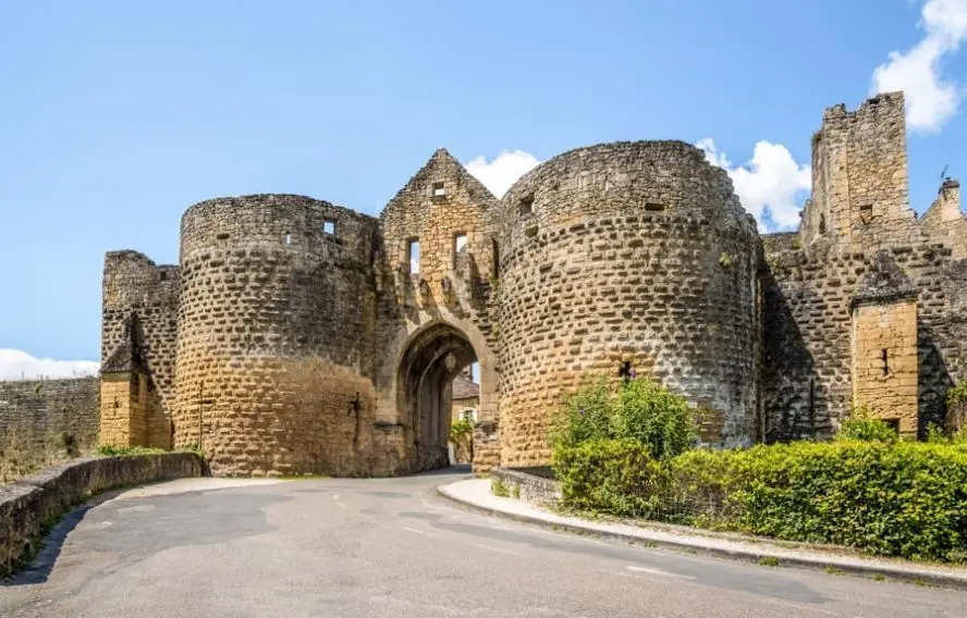 milosk50-AdobeStock Domme, Porte des Tours