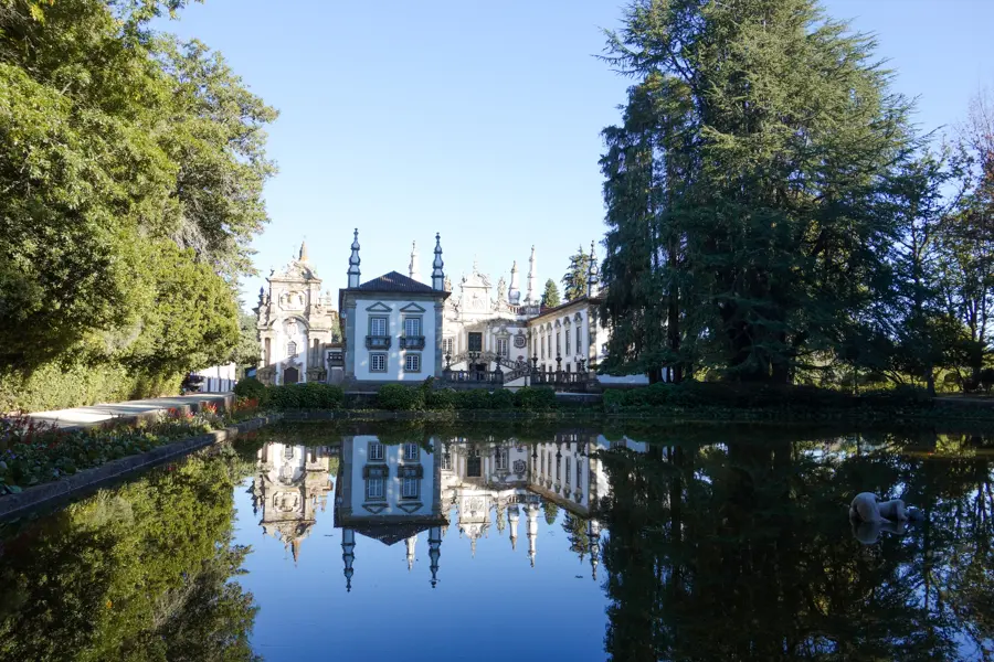 N. Govou Visite du Palais Mateus