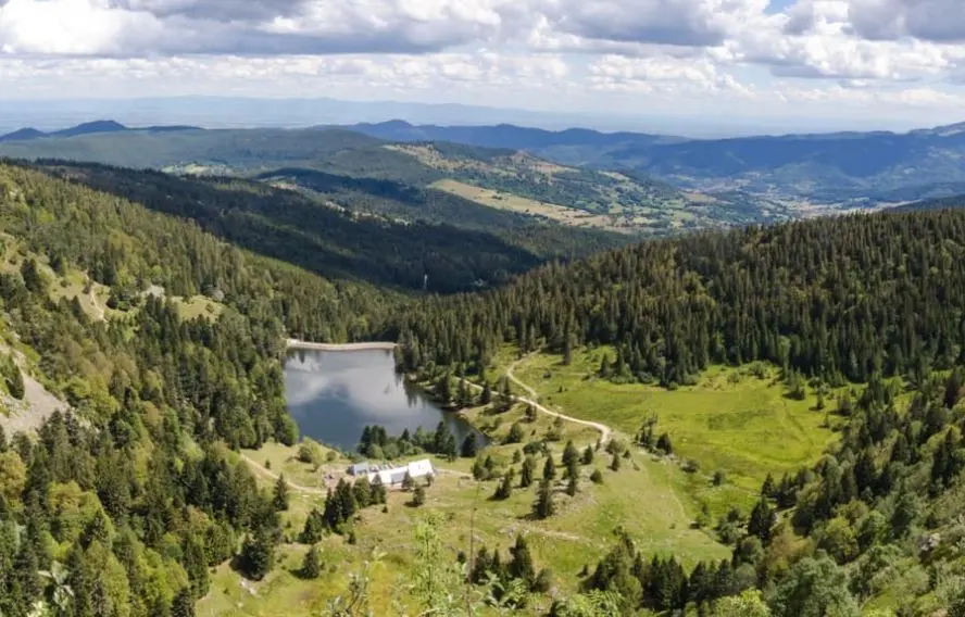 E. Muller Unsplash Lac des Truites, vu depuis le sommet du Gazon du Faing