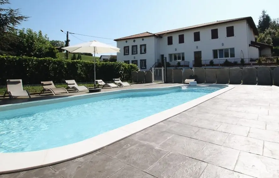 Respyrénées Piscine de l'hébergement au coeur du pays Basque