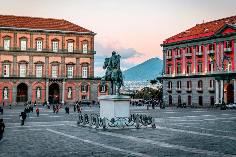 Yahya Momtaz Unsplash Centre de Naples