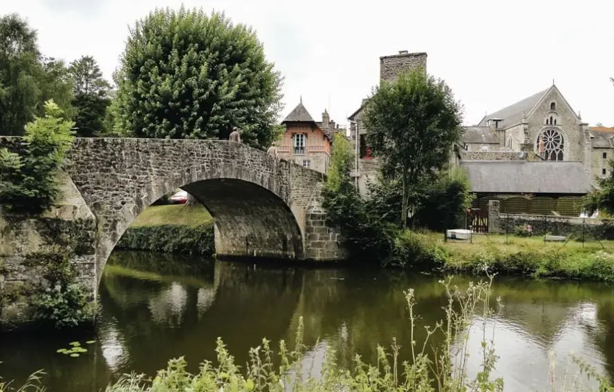 Franjagoher Adobestock Village de Lehon, dans la vallée de la Rance