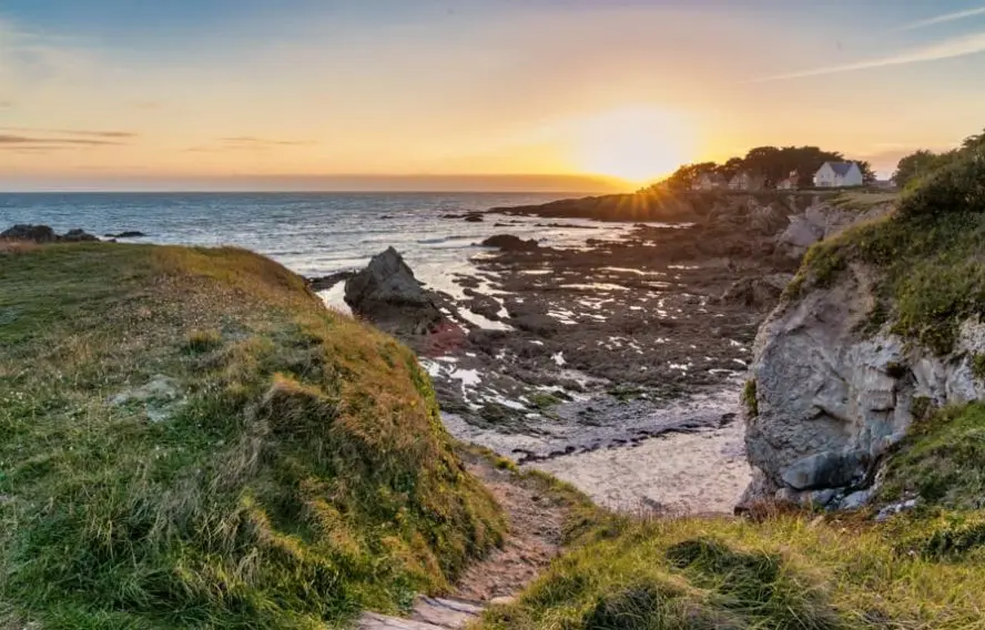 Charles de Lisle AdobeStock Marche nordique sur la côte sauvage vers Pouliguen
