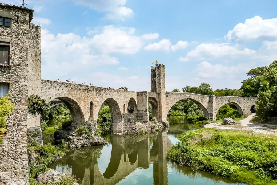 Joshua Kettle Unsplash Visite du charmant village médiéval de Besalu