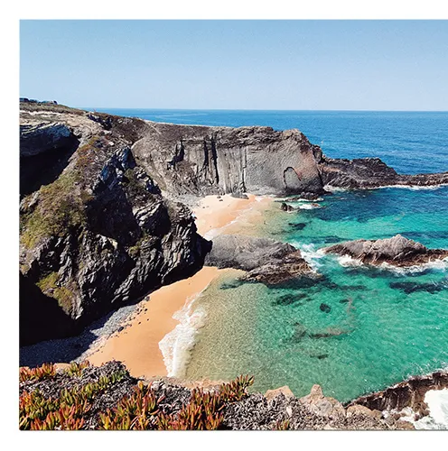 Côte et falaises sur la rota Vicentina au Portugal Côte et falaises sur la rota Vicentina au Portugal