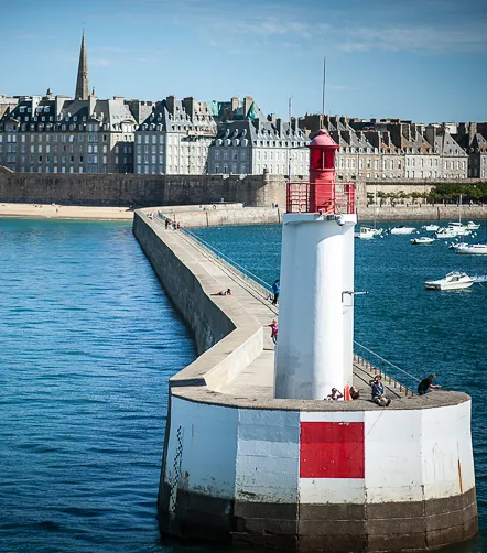© T. Vattard Phare en Bretagne