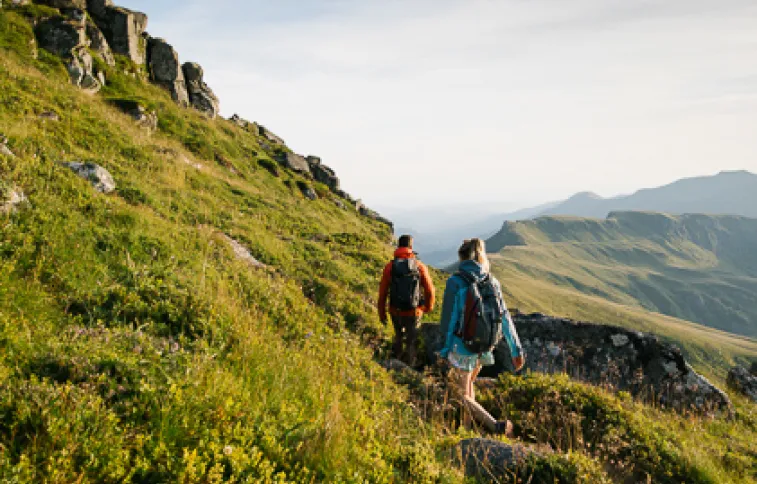 ©fvoileau chemin-randonnee-monts-cantal