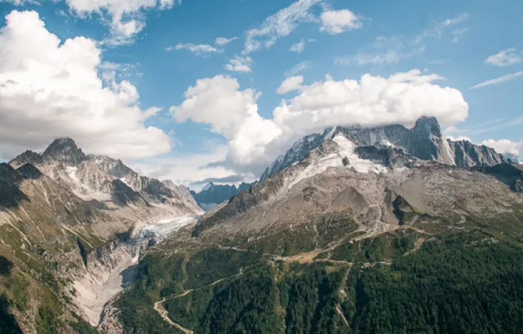 simon-fitall lac-blanc-chamonix-mont-blanc-unsplash