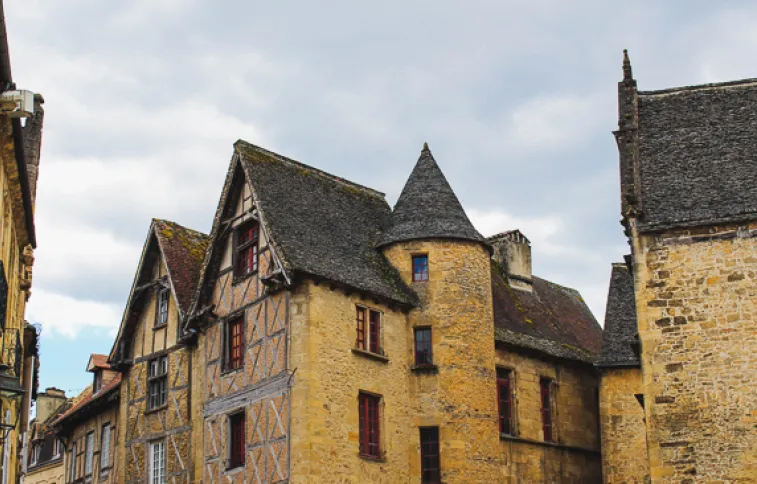 unsplash-tomparkes village-sarlat-sudouest-unsplash-tomparkes.jpg