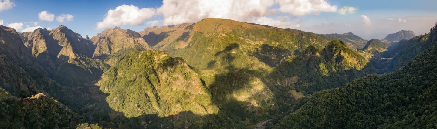 © matousekfoto-adobestock montagnes-levada-madere