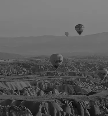 Mongolfières en noir et blanc